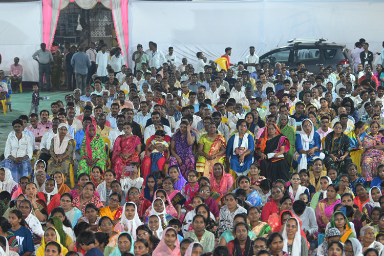 On January 13 and 14, 2024, thousands gathered for Grace Ministry's two-day prayer meeting at Sion on the Mumbai grounds. The two-day prayer assembly drew attendees from around Mumbai in Koliwada, Dharavi.